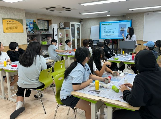바이오차와 발포세라믹 화분 제작을 통해 청소년 환경 의식 함양