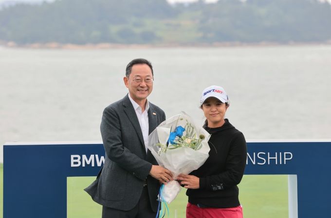 LPGA대회 시상식(명현관 군수, 김세영 선수)
