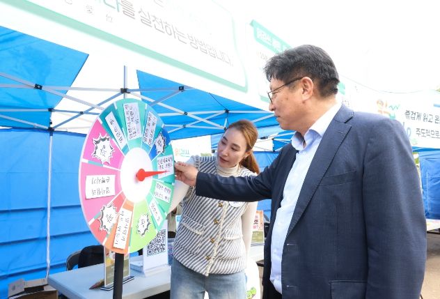 ‘송도 굿마켓’에서 읽걷쓰 부스 운영