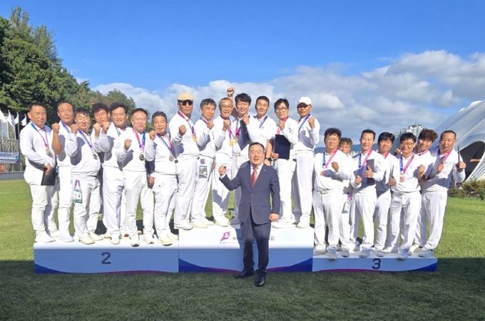 궁도 시상식 좌 김연수, 이원성, 신용식, 최정식, 고민구, 윤일현, 최재훈
