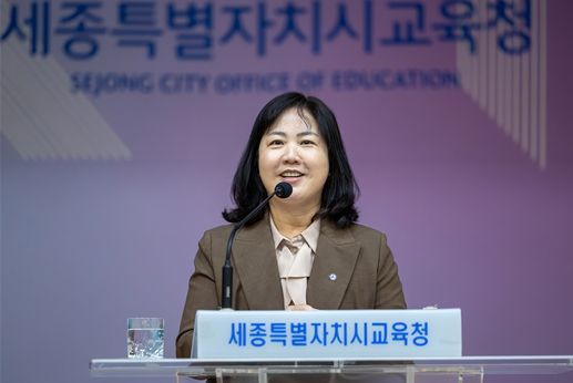 10월 27일 오전에 열린 부임식에서 구연희 교육감 권한대행이 인사말씀을 하고 있다.