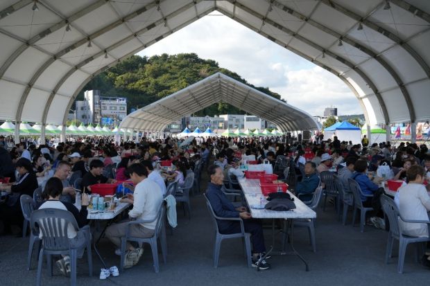 32만명 방문하여 대한민국 최고의 수산물 축제