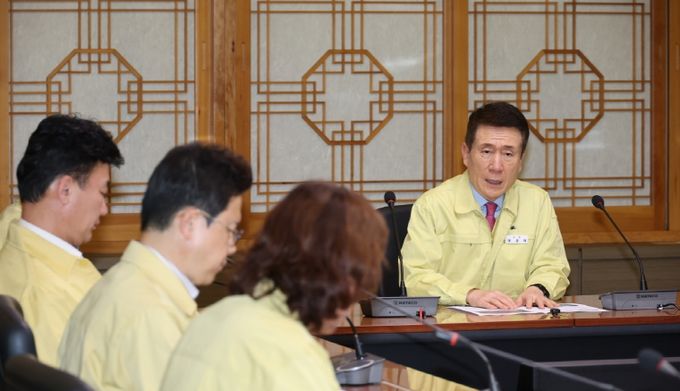 포항시는 5일 포스코 포항제철소 사고에 따른 긴급 대책회의를 긴급 소집했다.