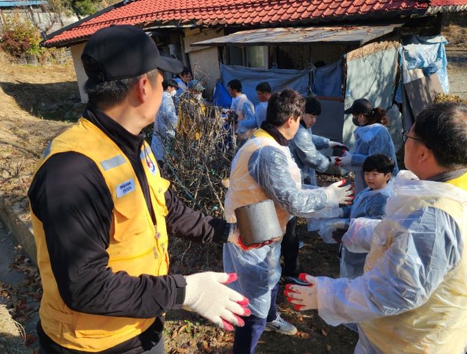 횡성군태기적십자봉사회, 난방취약계층 위한 연탄 나눔 봉사