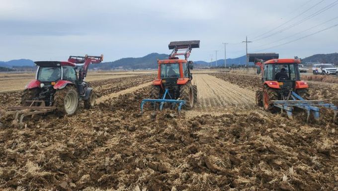 논 깊이갈이 사진