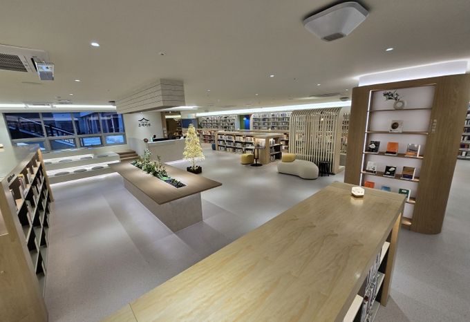 경북교육청, 북카페형 행정자료실 ‘온책마루’ 개관...직원 독서?휴식?소통 강화(책과 사람이 만나는 따뜻한 복합 문화공간으로 재탄생)