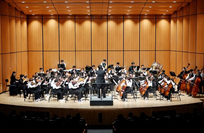 정기연주회 오케스트라 합주 모습