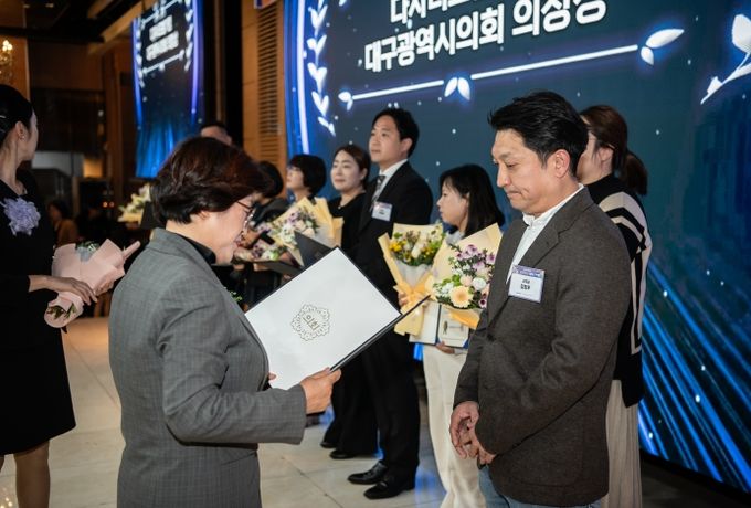 군위군 다자녀 가정, 제16회 출산장려의 날 유공 표창 수상