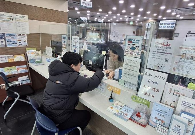 포천시장애인가족지원센터, 관내 읍면동 행정복지센터에 보완대체의사소통(AAC) 자료 배포