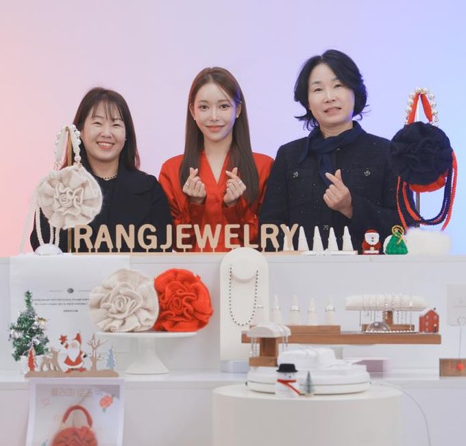 라이브커머스 방송중인 지역 소상공인 업체(랑주얼리, 뜨심)