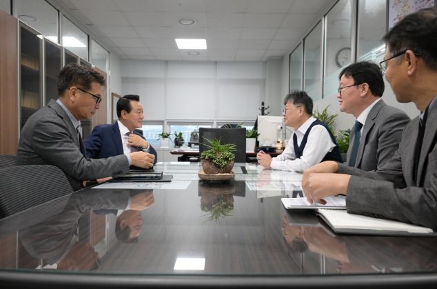 기획재정부 방문하여 국비지원 건의하는 모습