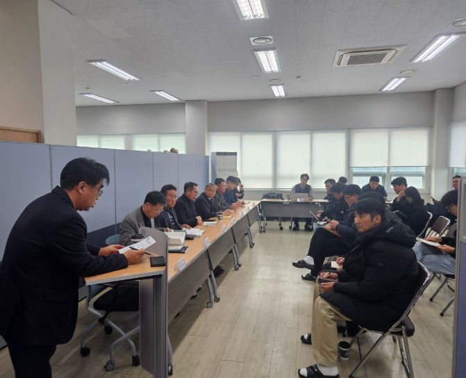 천안시는 지난 23일 천안풍세일반산업단지 관리단 회의실에서 풍세일반산업단지 내 이랜드 물류센터 화재와 관련해 간담회를 개최했다.