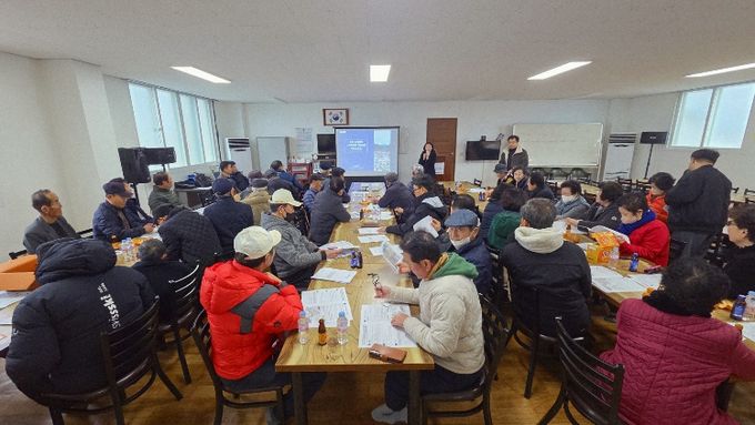 강진읍 목리 마을회관에서 열린 주민설명회